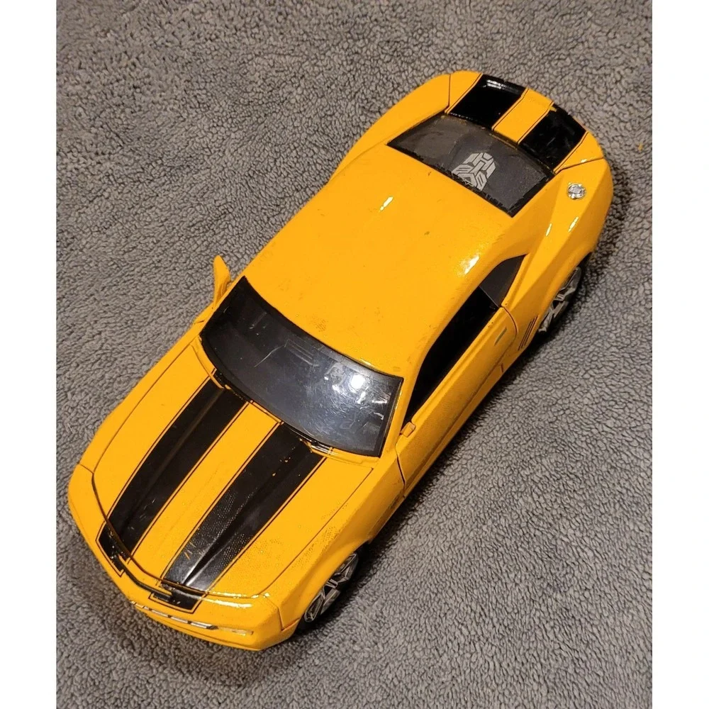 Jada 2006 Chevrolet Camaro Concept Bumblebee Yellow Diecast Model Car